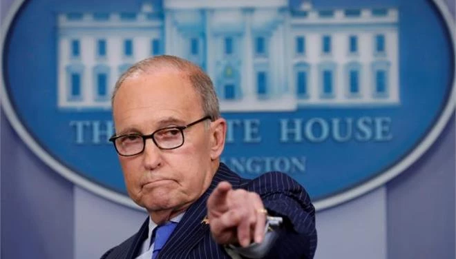 Καρδιακή προσβολή έπαθε ο σύμβουλος του Τραμπ για οικονομικά θέματα